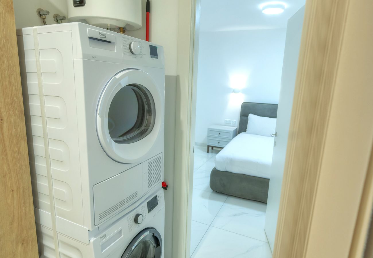 Apartamento en Sliema - Stylish & large 2 bedroom with internal yard DCUT1-1
