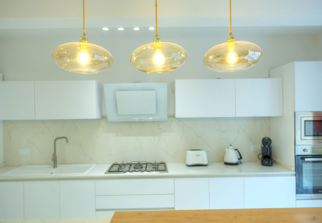 Apartamento en Sliema - Stylish & large 2 bedroom with internal yard DCUT1-1