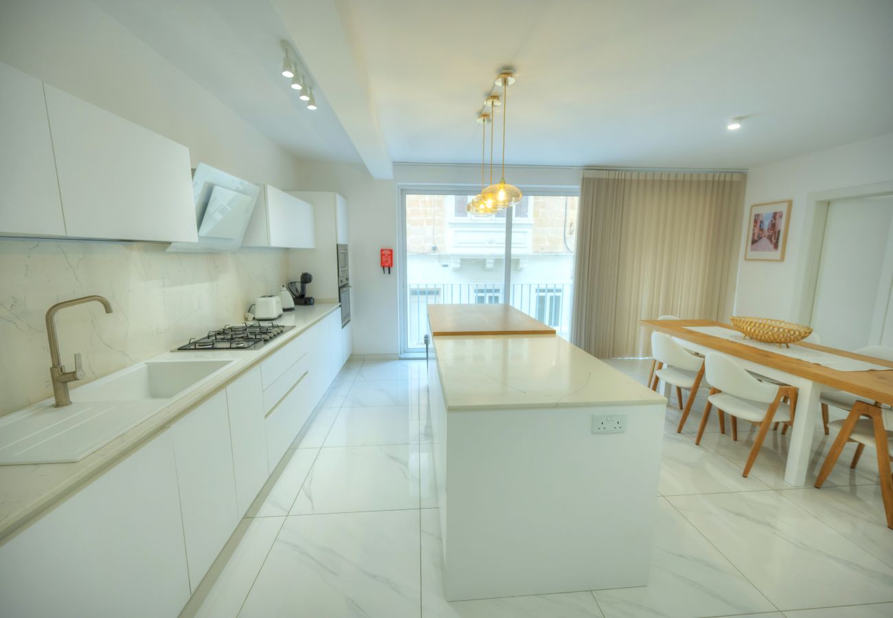 Apartamento en Sliema - Stylish & large 2 bedroom with internal yard DCUT1-1