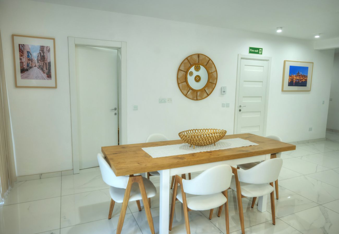 Apartamento en Sliema - Stylish & large 2 bedroom with internal yard DCUT1-1