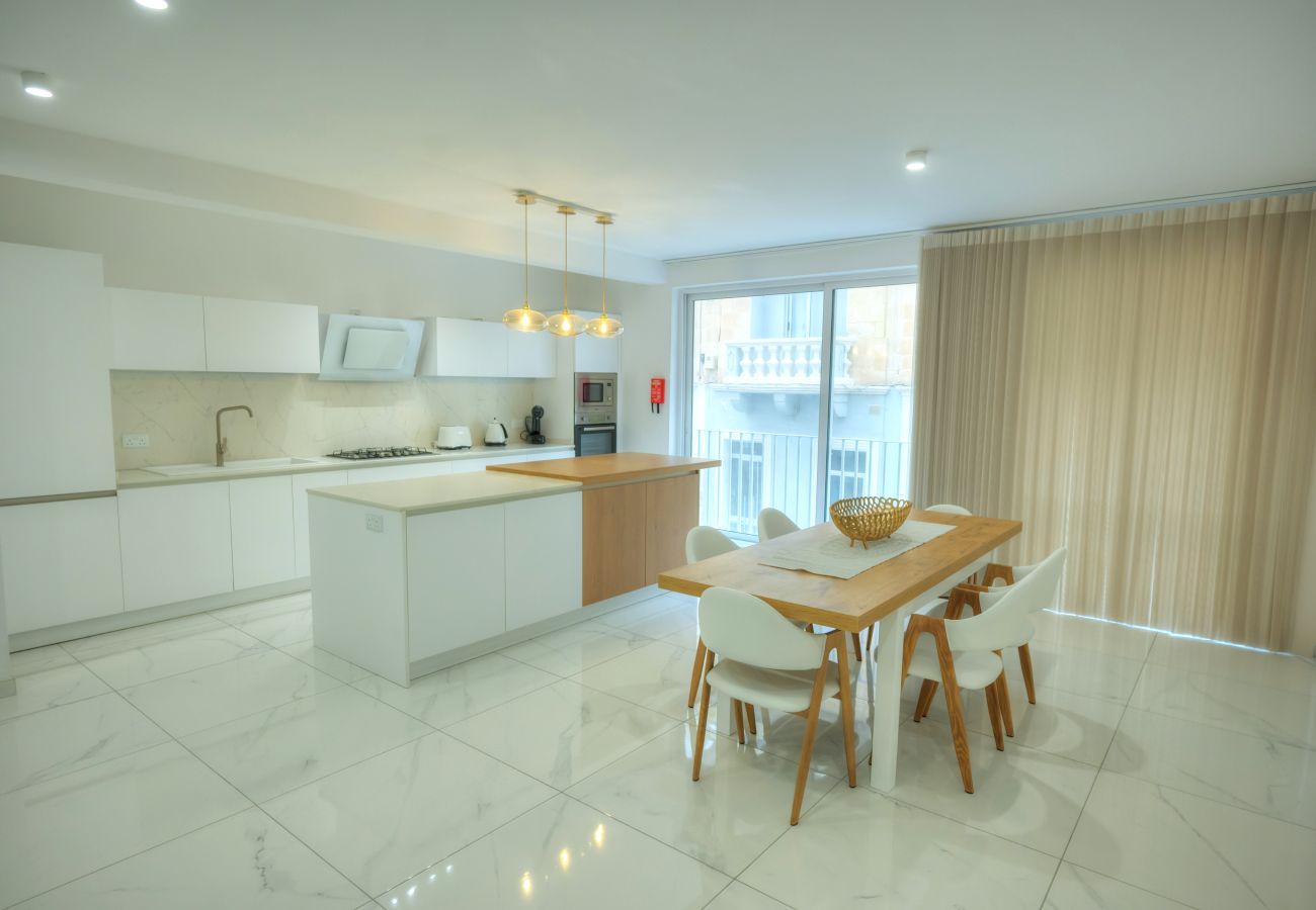 Apartamento en Sliema - Stylish & large 2 bedroom with internal yard DCUT1-1