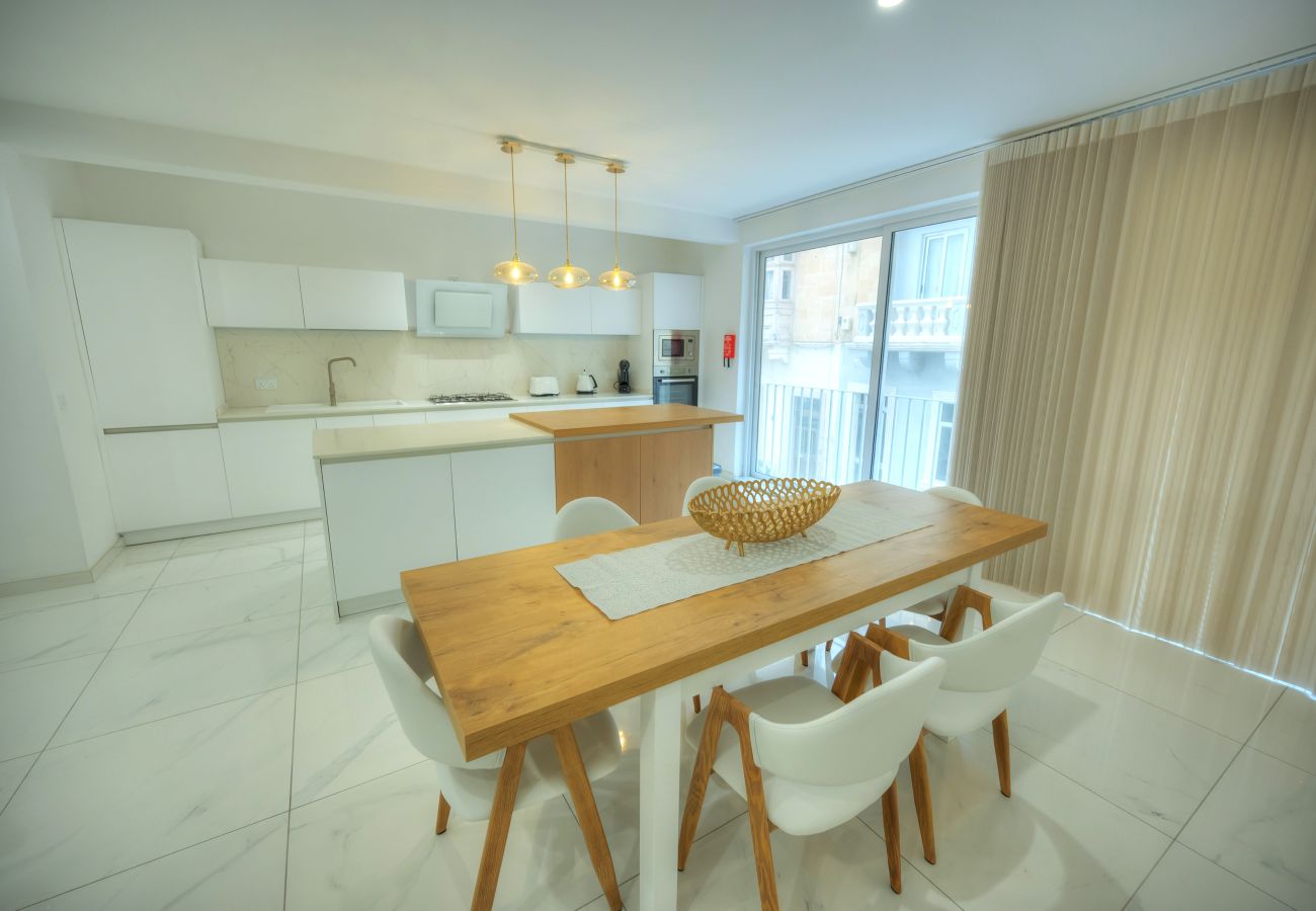 Apartamento en Sliema - Stylish & large 2 bedroom with internal yard DCUT1-1