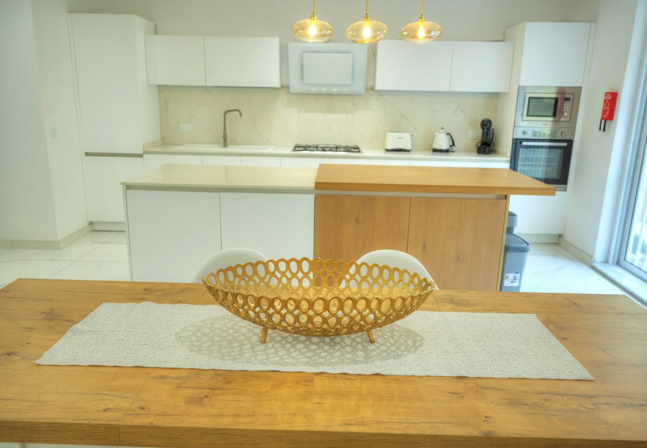 Apartamento en Sliema - Stylish & large 2 bedroom with internal yard DCUT1-1