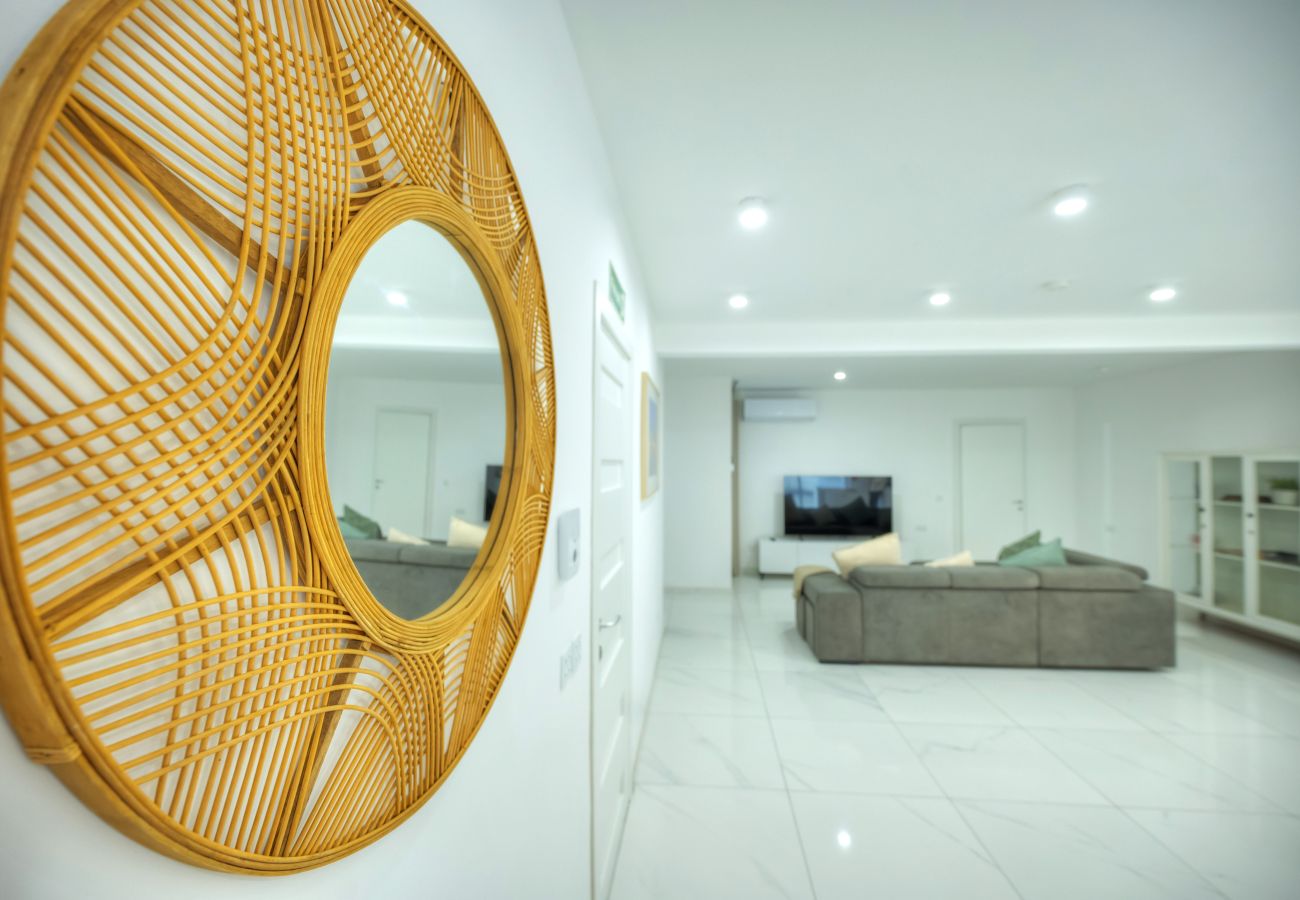 Apartamento en Sliema - Stylish & large 2 bedroom with internal yard DCUT1-1