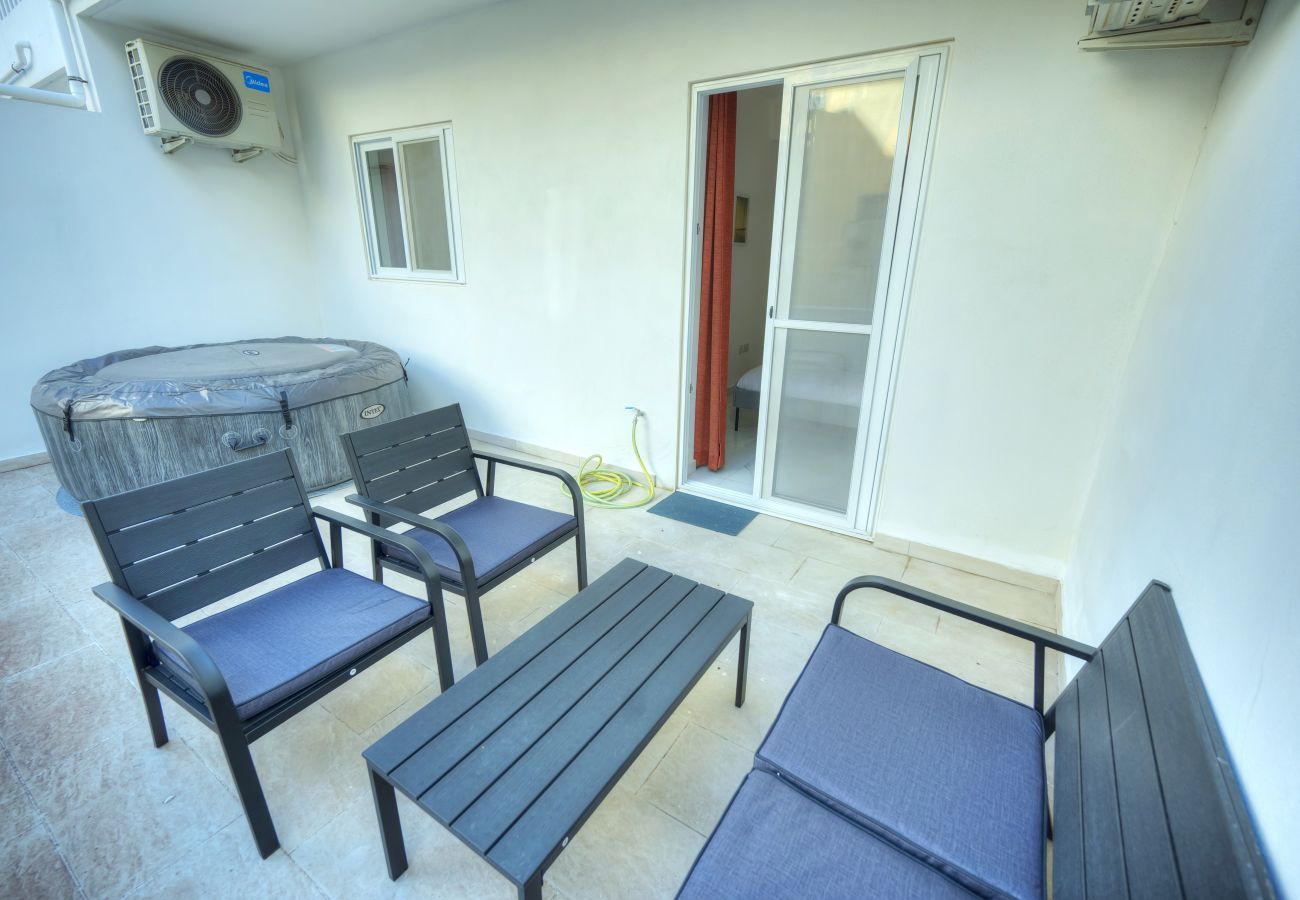 Apartamento en Gzira - Spacious seafront 2 bedrooms with hot tub GOGZR-5