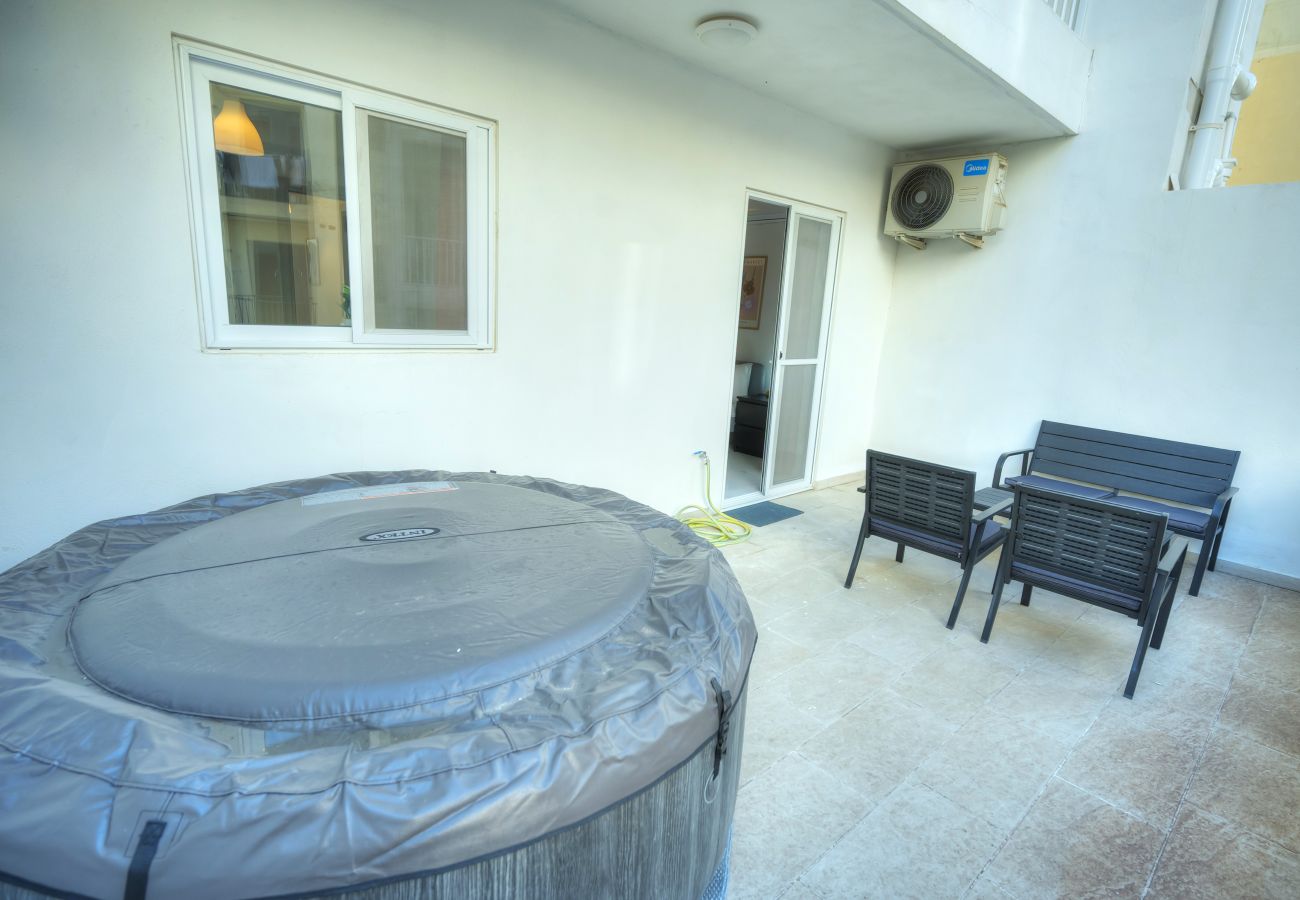 Apartamento en Gzira - Spacious seafront 2 bedrooms with hot tub GOGZR-5