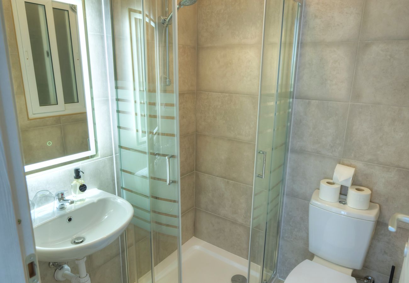Apartamento en Gzira - Spacious seafront 2 bedrooms with hot tub GOGZR-5