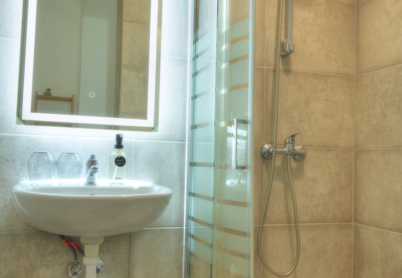 Apartamento en Gzira - Spacious seafront 2 bedrooms with hot tub GOGZR-5