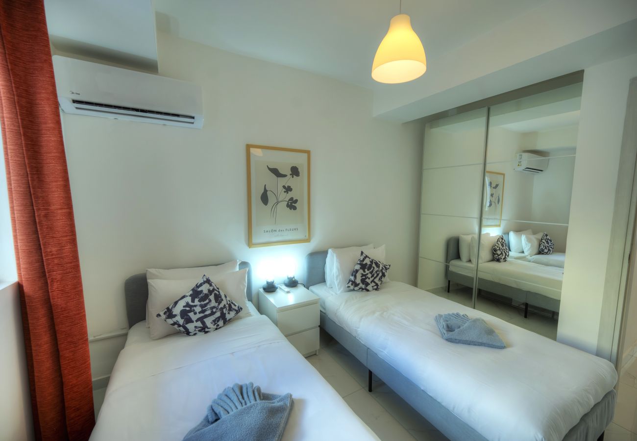 Apartamento en Gzira - Spacious seafront 2 bedrooms with hot tub GOGZR-5