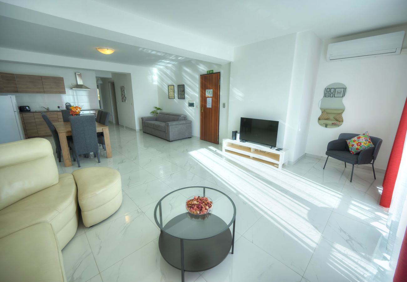 Apartamento en Gzira - Spacious seafront 2 bedrooms with hot tub GOGZR-5
