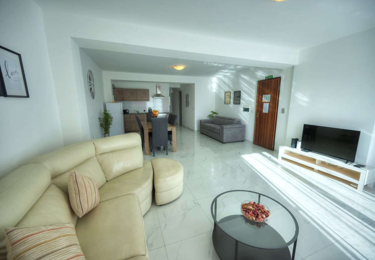 Apartamento en Gzira - Spacious seafront 2 bedrooms with hot tub GOGZR-5