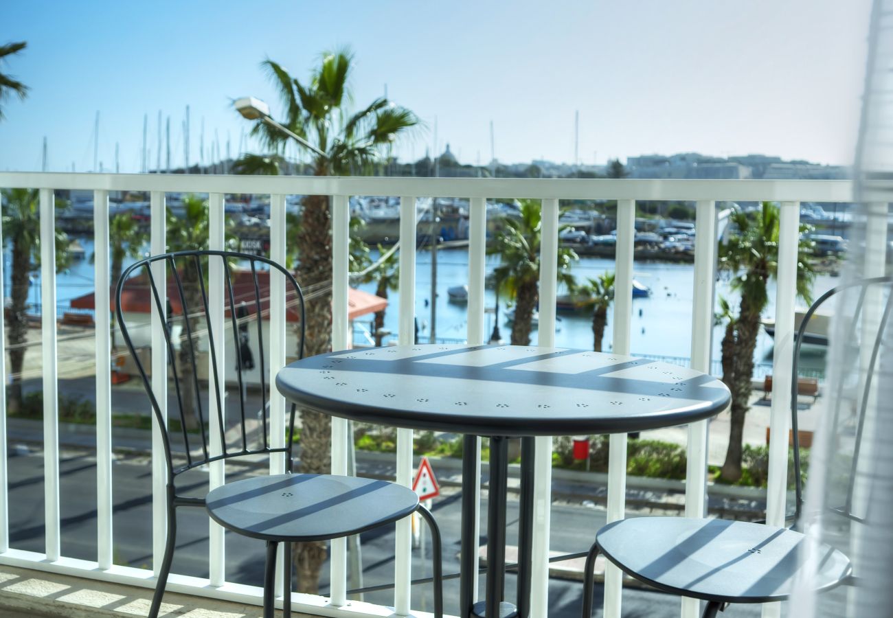 Apartamento en Gzira - Spacious seafront 2 bedrooms with hot tub GOGZR-5