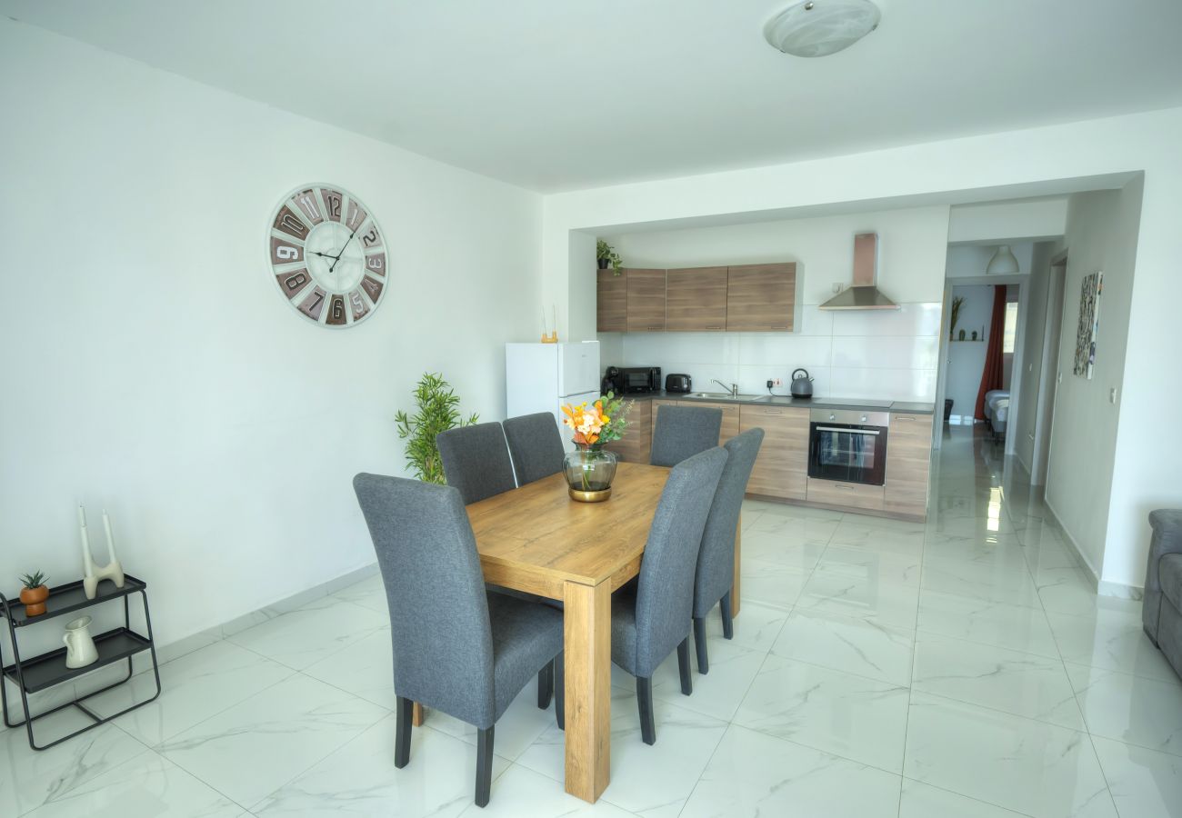 Apartamento en Gzira - Spacious seafront 2 bedrooms with hot tub GOGZR-5