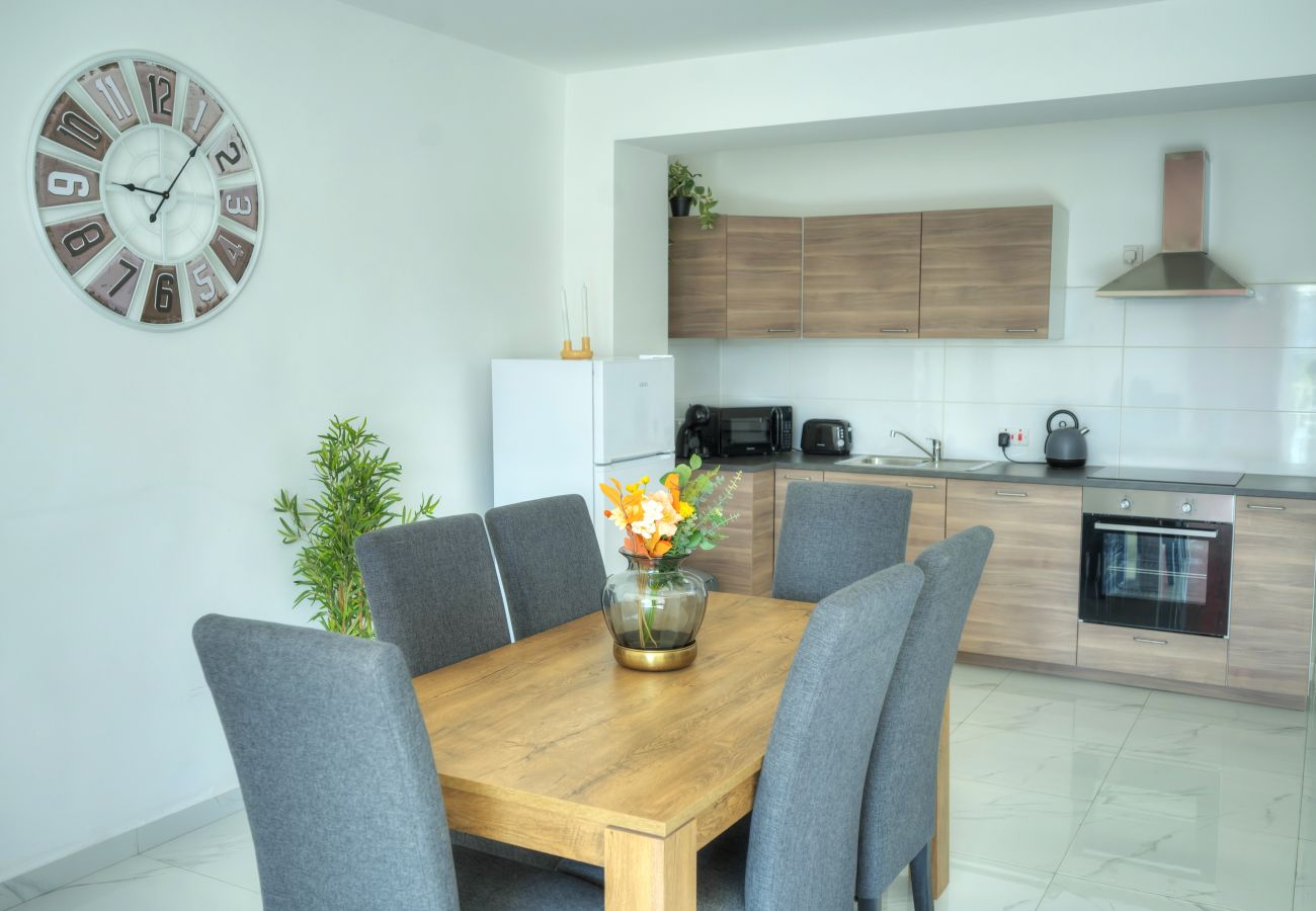 Apartamento en Gzira - Spacious seafront 2 bedrooms with hot tub GOGZR-5