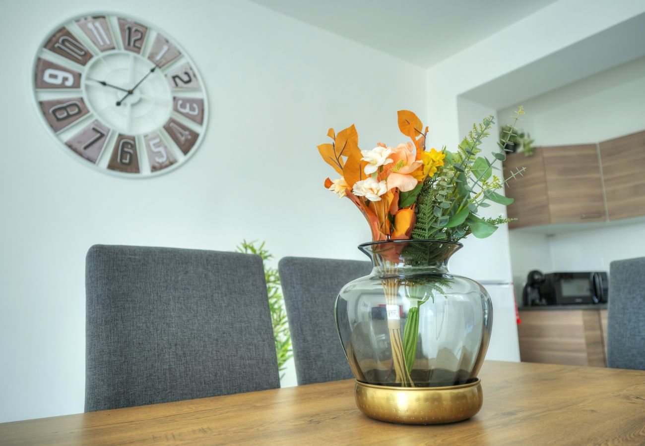 Apartamento en Gzira - Spacious seafront 2 bedrooms with hot tub GOGZR-5