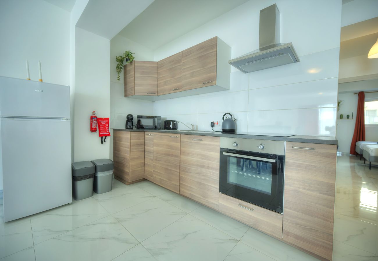 Apartamento en Gzira - Spacious seafront 2 bedrooms with hot tub GOGZR-5