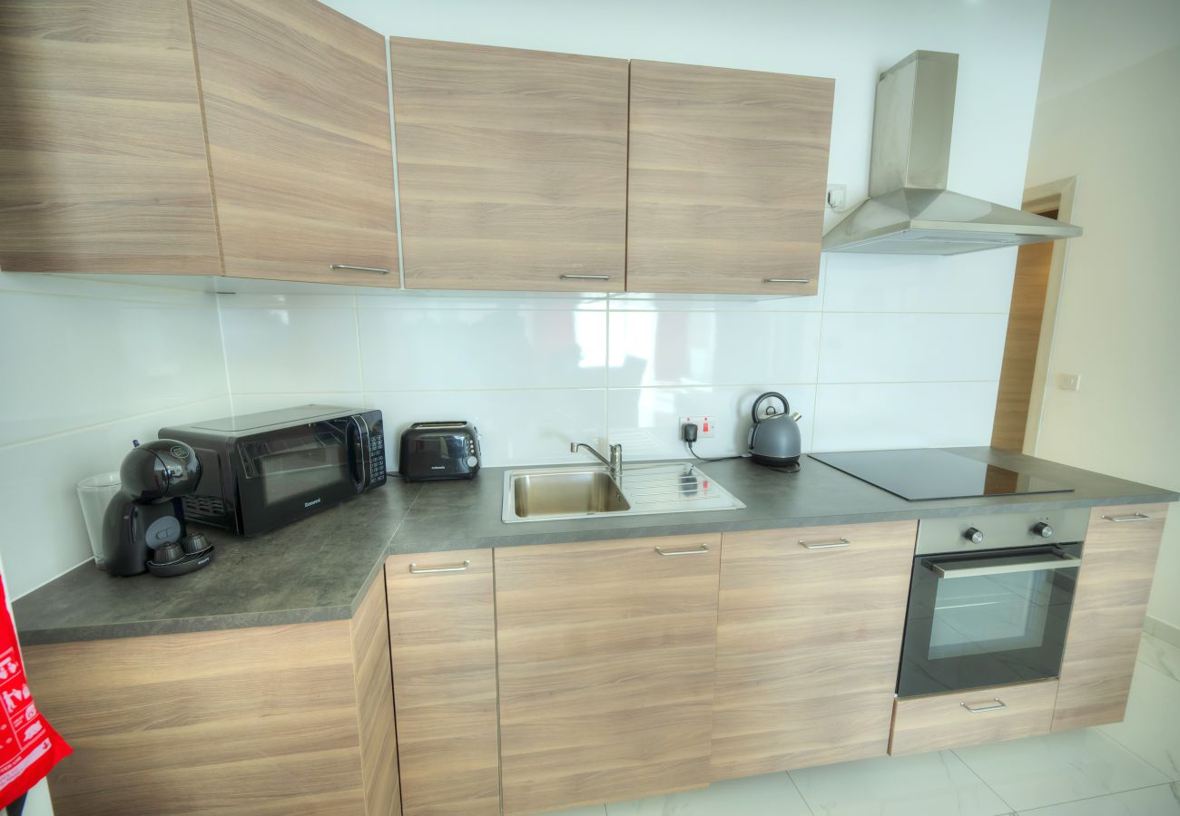 Apartamento en Gzira - Spacious seafront 2 bedrooms with hot tub GOGZR-5