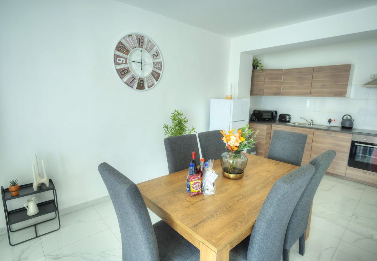 Apartamento en Gzira - Spacious seafront 2 bedrooms with hot tub GOGZR-5