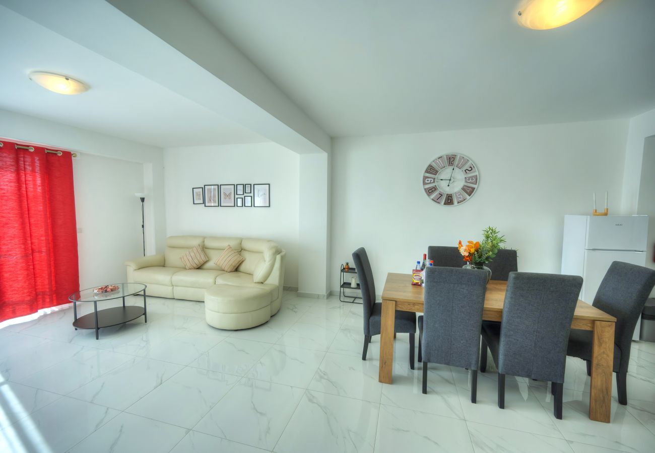 Apartamento en Gzira - Spacious seafront 2 bedrooms with hot tub GOGZR-5
