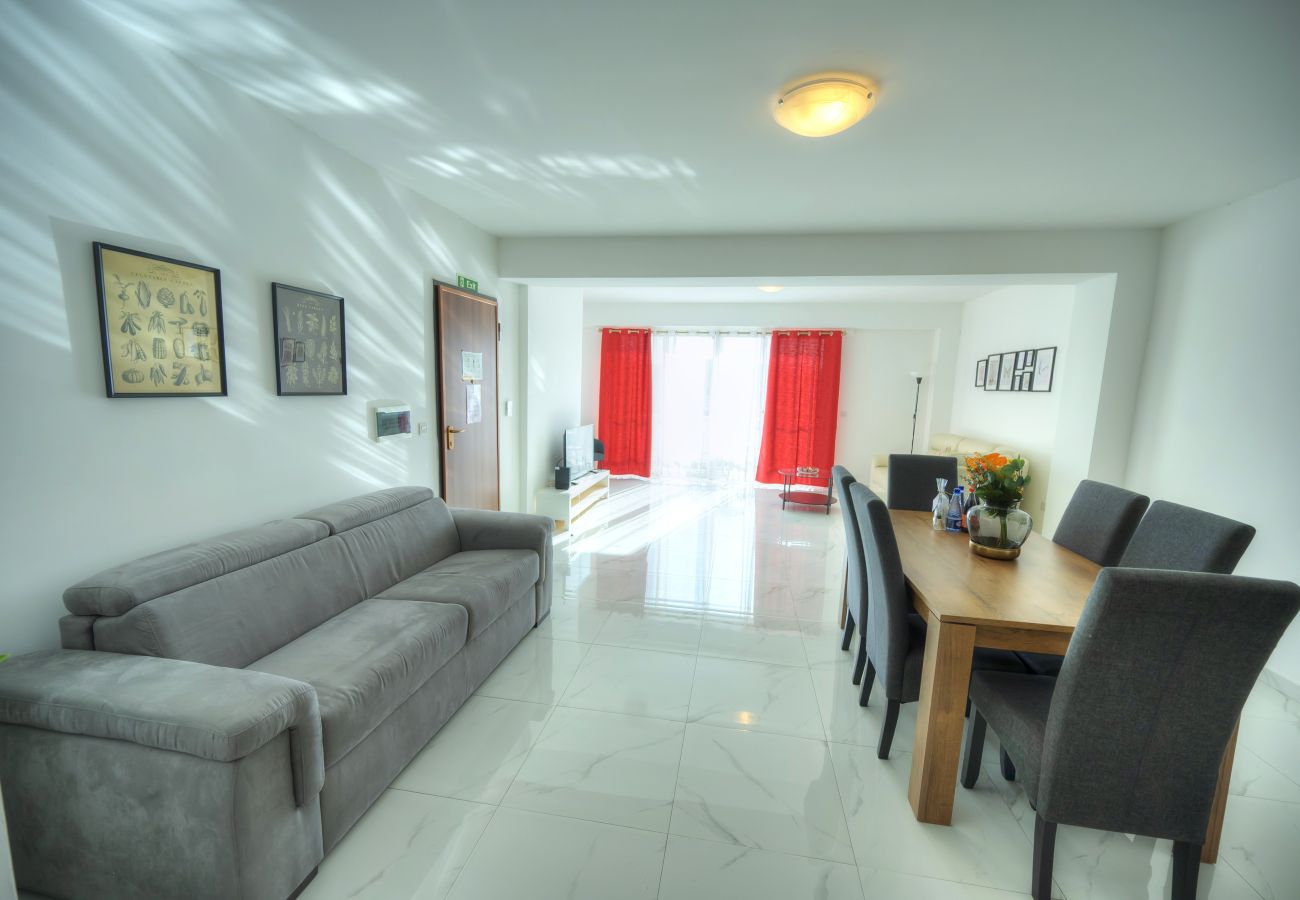 Apartamento en Gzira - Spacious seafront 2 bedrooms with hot tub GOGZR-5