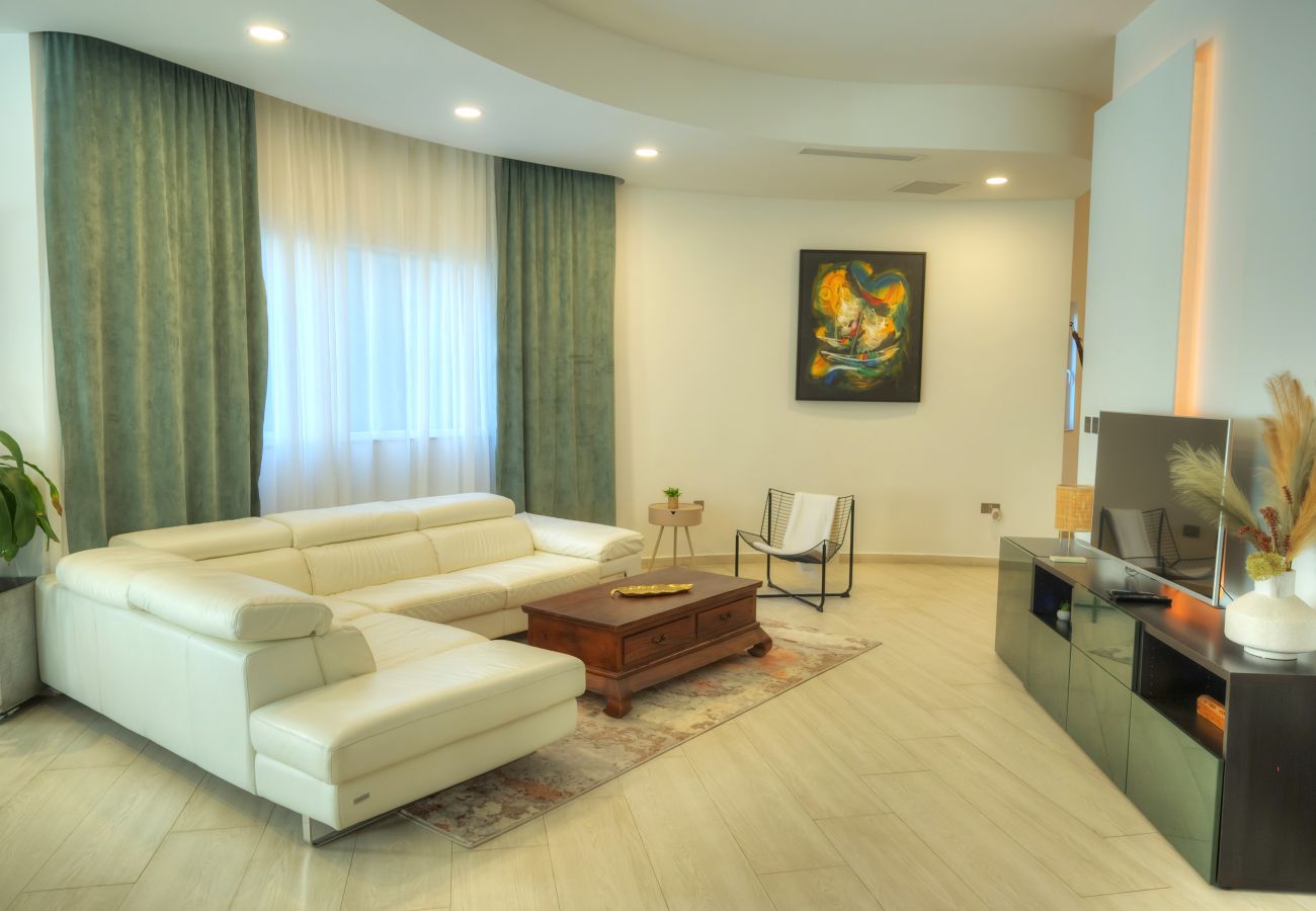 Apartamento en Swieqi - Luxury 2 bedroom with large outdoor & jacuzzi JBAS1-1