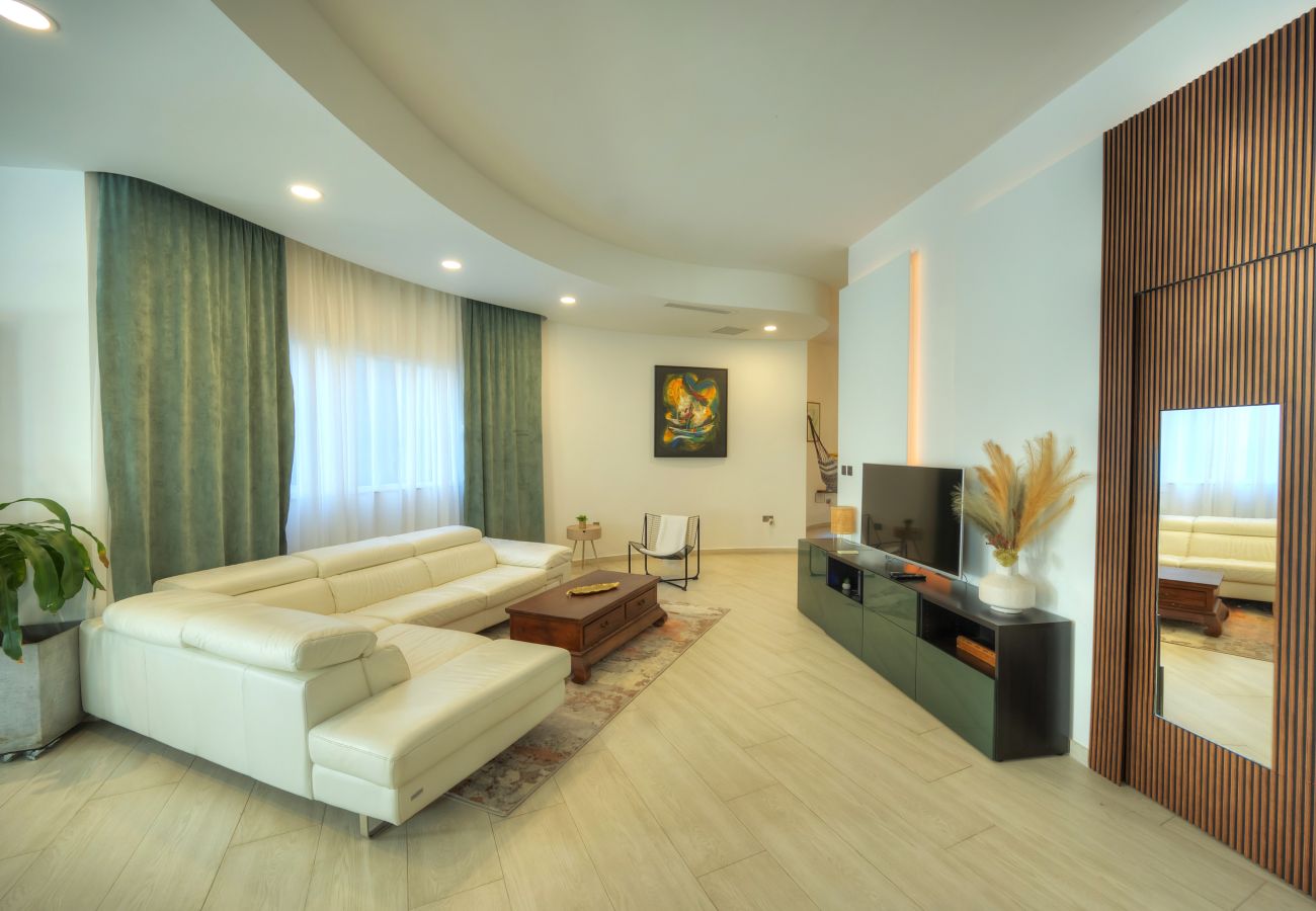 Apartamento en Swieqi - Luxury 2 bedroom with large outdoor & jacuzzi JBAS1-1