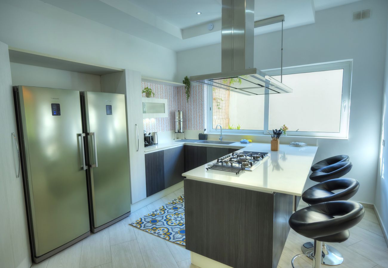 Apartamento en Swieqi - Luxury 2 bedroom with large outdoor & jacuzzi JBAS1-1