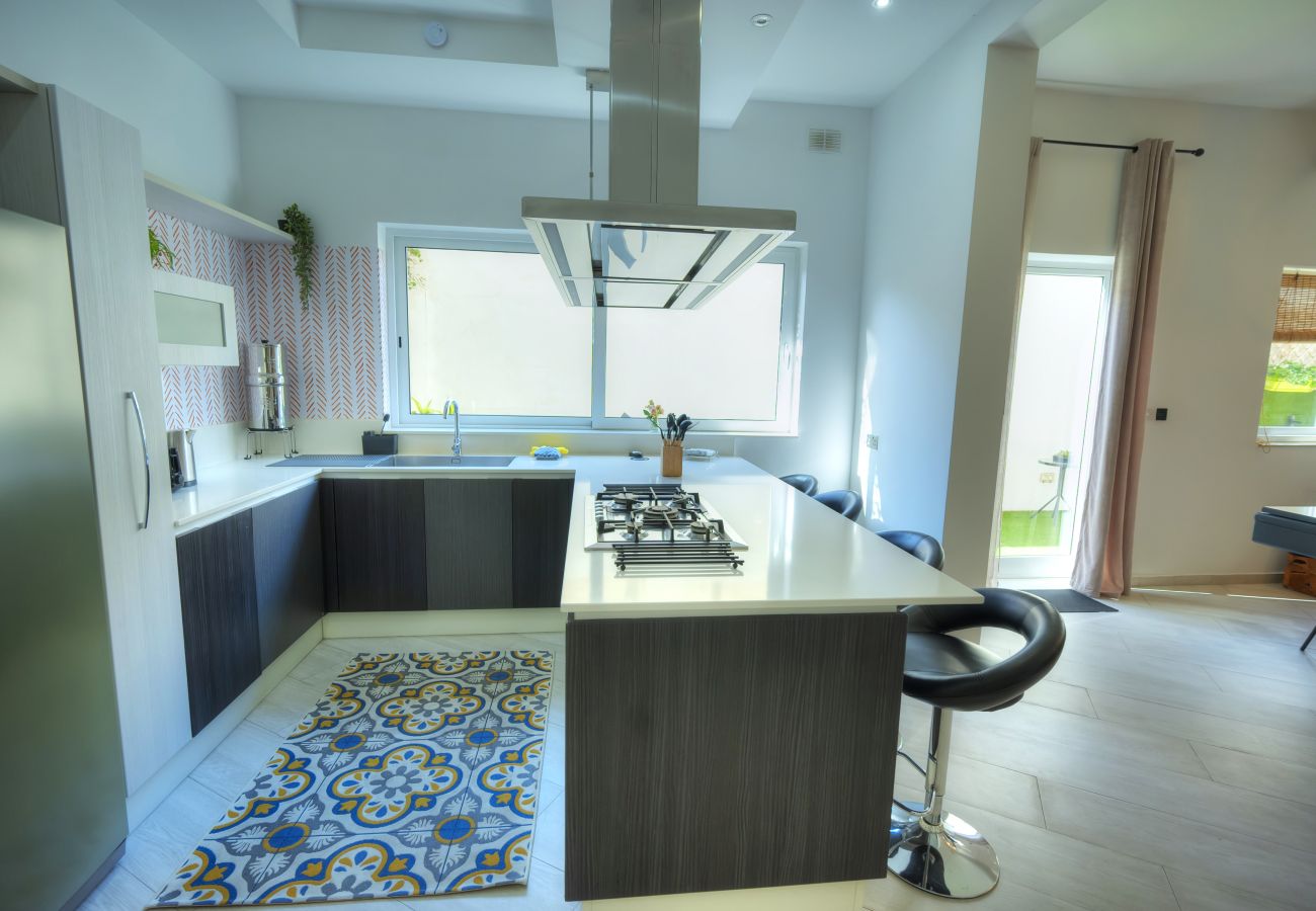 Apartamento en Swieqi - Luxury 2 bedroom with large outdoor & jacuzzi JBAS1-1