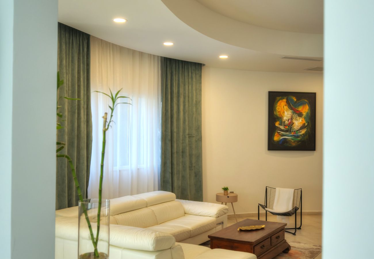 Apartamento en Swieqi - Luxury 2 bedroom with large outdoor & jacuzzi JBAS1-1