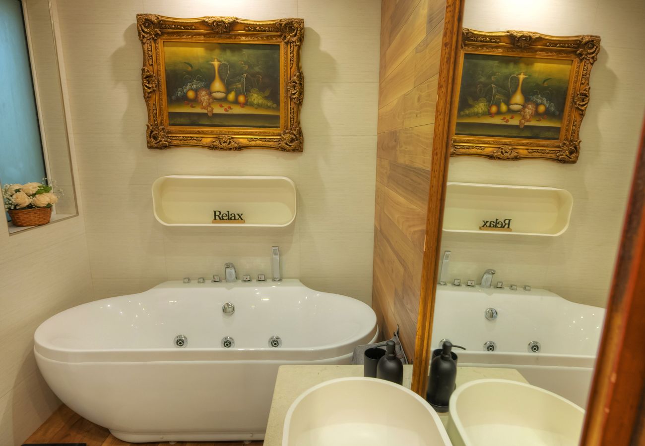 Apartamento en Swieqi - Luxury 2 bedroom with large outdoor & jacuzzi JBAS1-1