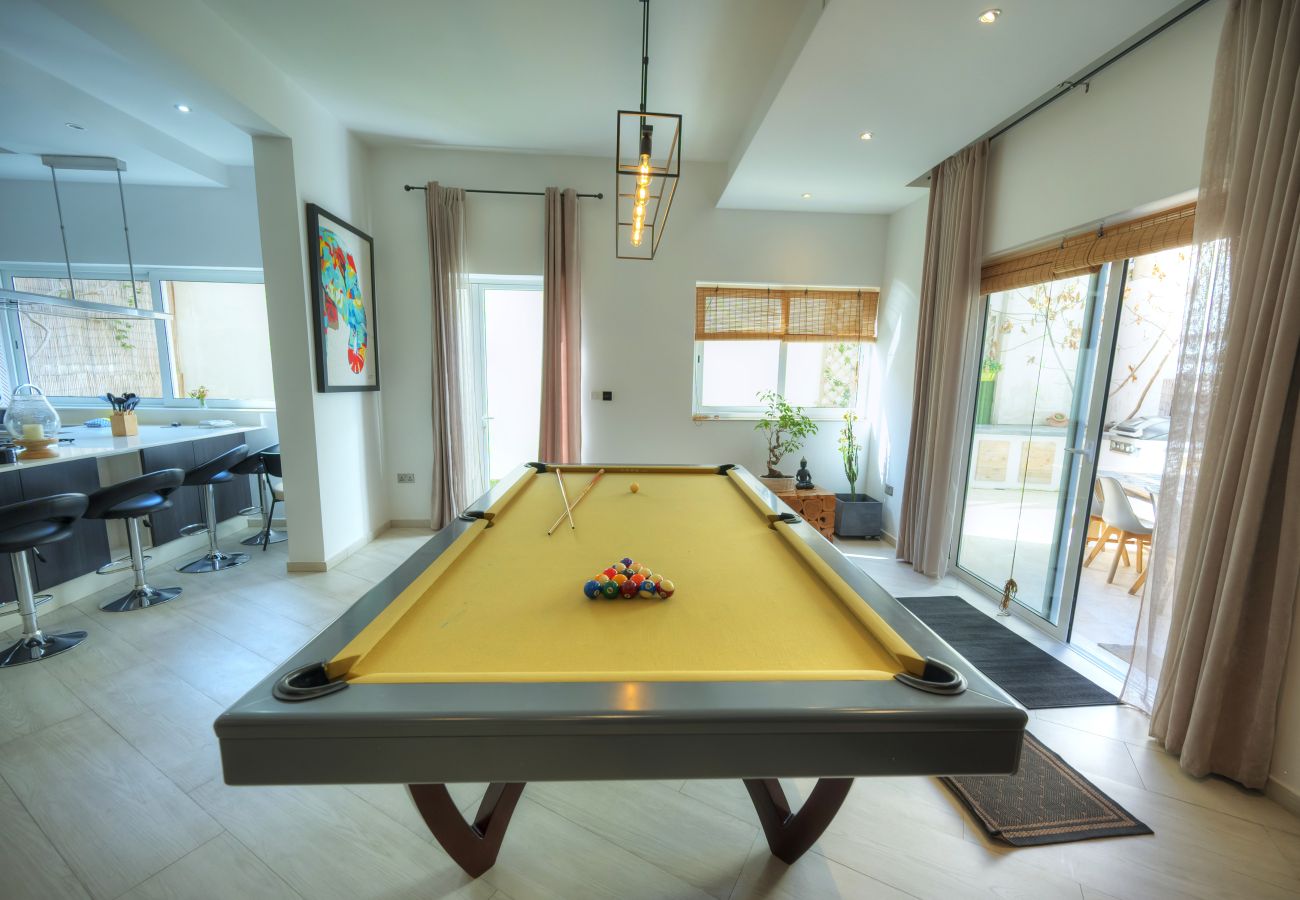 Apartamento en Swieqi - Luxury 2 bedroom with large outdoor & jacuzzi JBAS1-1