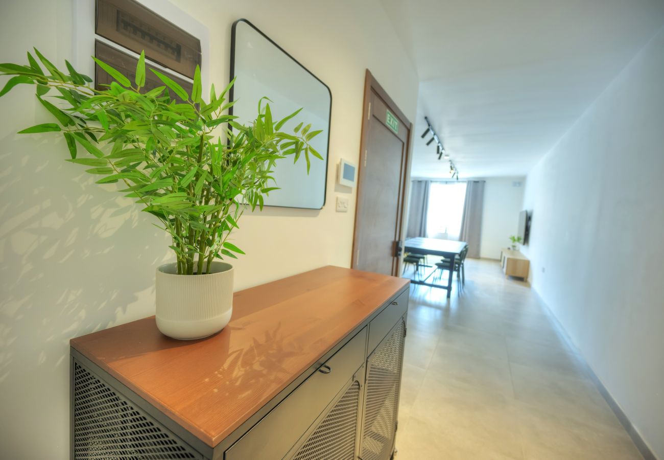 Apartamento en Gzira - Stylish, spacious 3 bedrooms, 2 bathrooms KBAS1-2