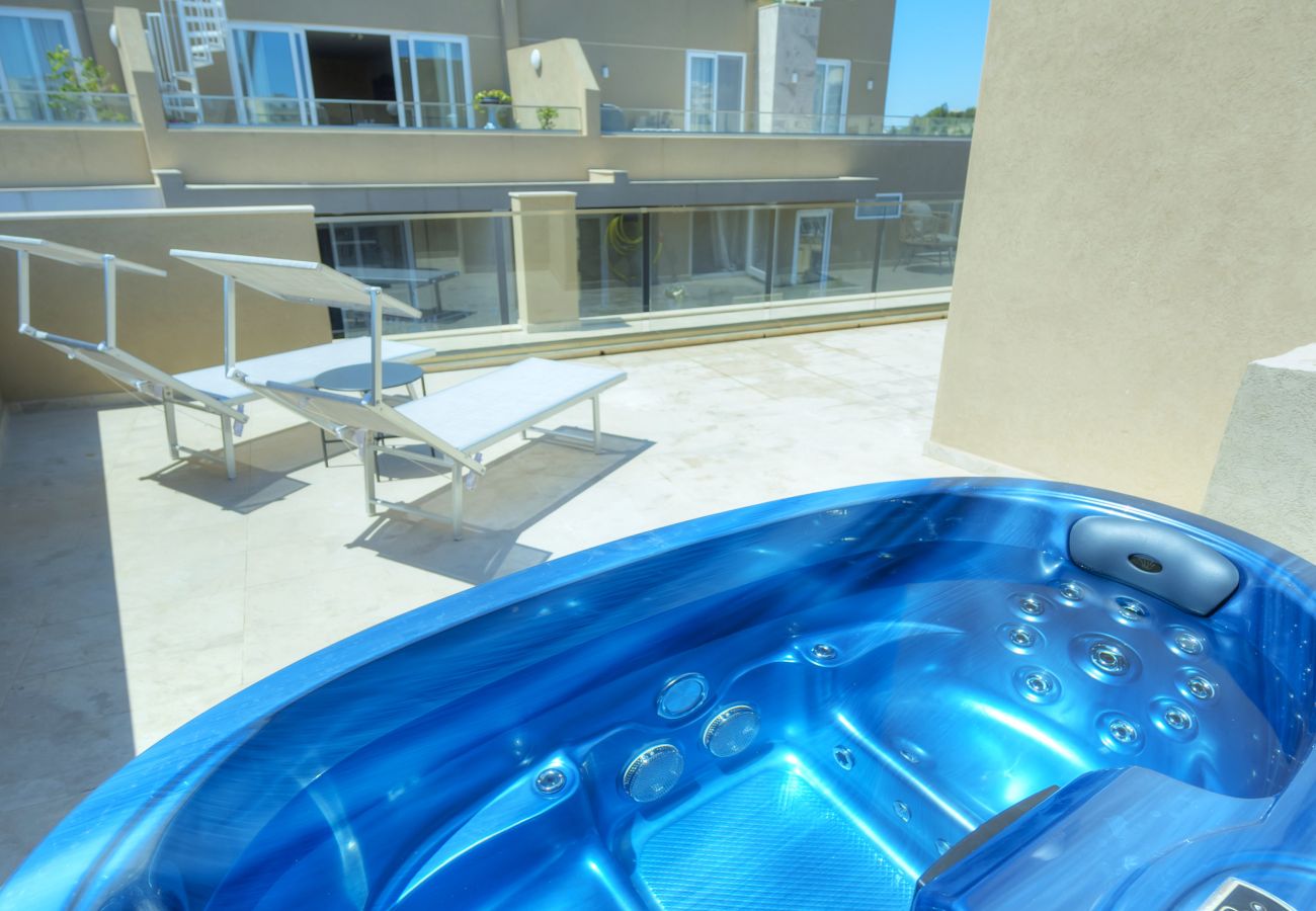 Apartamento en Msida - Luxury penthouse with jacuzzi, sun terrace APIC1-2