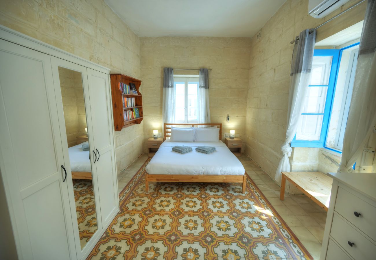 Casa adosada en L-Isla - Traditional townhouse with roof terrace RTHE1-1