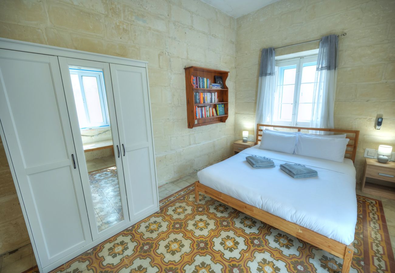 Casa adosada en L-Isla - Traditional townhouse with roof terrace RTHE1-1