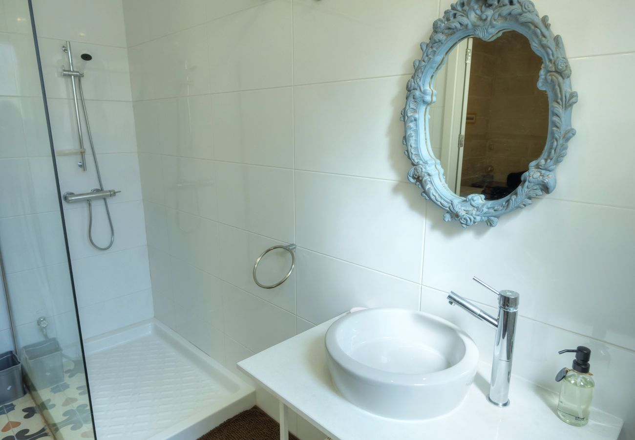 Casa adosada en L-Isla - Traditional townhouse with roof terrace RTHE1-1