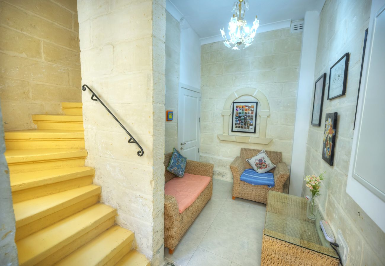 Casa adosada en L-Isla - Traditional townhouse with roof terrace RTHE1-1