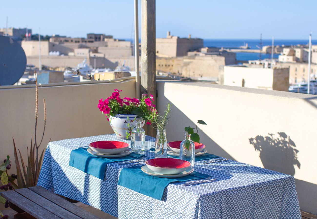 Casa adosada en L-Isla - Traditional townhouse with roof terrace RTHE1-1