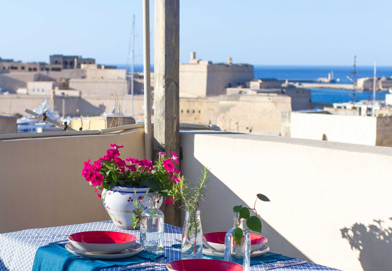 Casa adosada en L-Isla - Traditional townhouse with roof terrace RTHE1-1