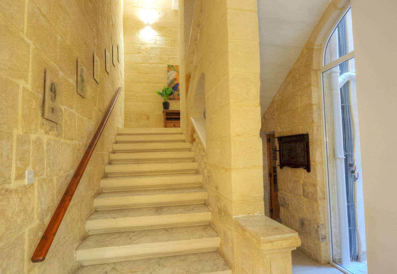 Casa adosada en Valletta - Magestic palazzo, jacuzzi on roof terrace GOVAL-3