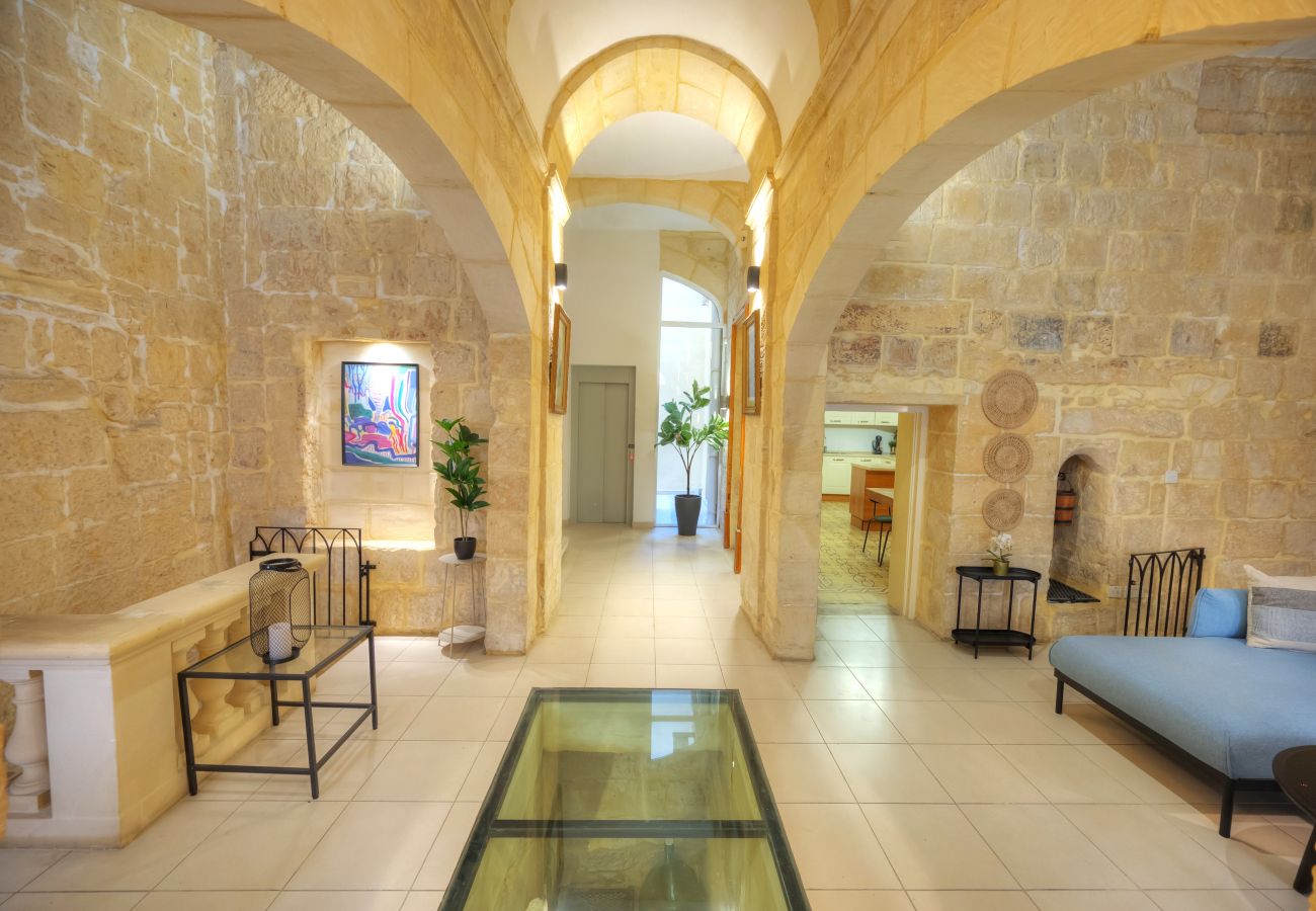 Casa adosada en Valletta - Magestic palazzo, jacuzzi on roof terrace GOVAL-3