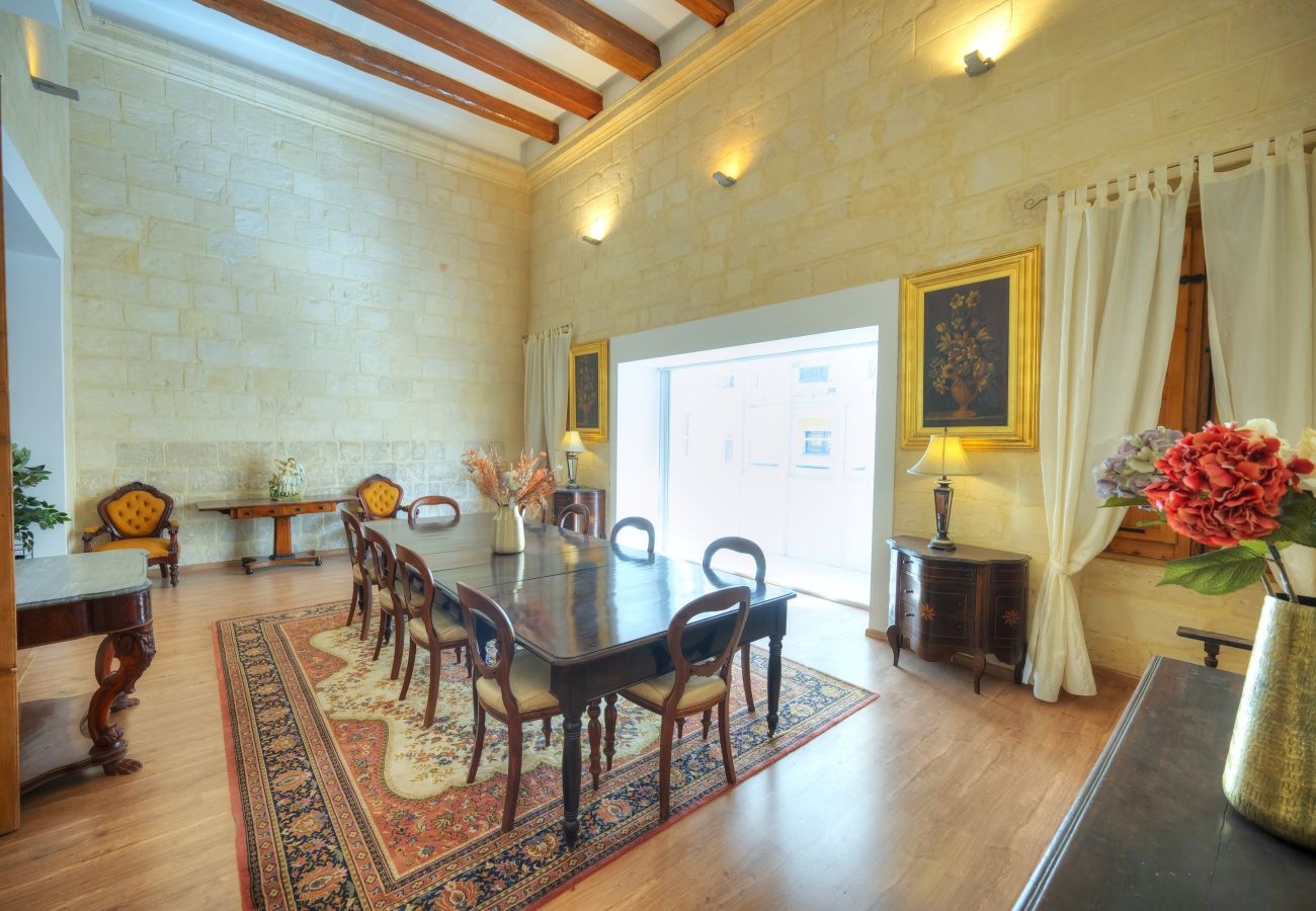 Casa adosada en Valletta - Magestic palazzo, jacuzzi on roof terrace GOVAL-3