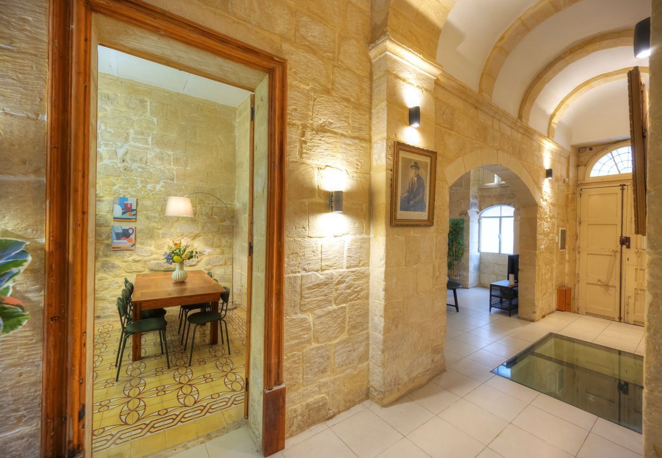 Casa adosada en Valletta - Magestic palazzo, jacuzzi on roof terrace GOVAL-3