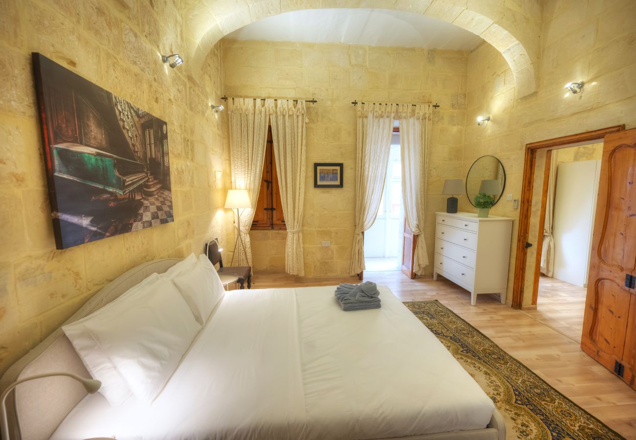 Casa adosada en Valletta - Magestic palazzo, jacuzzi on roof terrace GOVAL-3