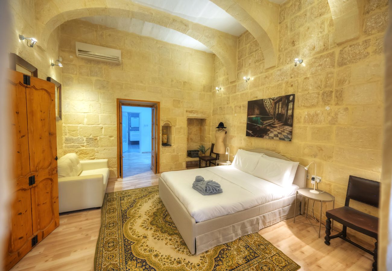 Casa adosada en Valletta - Magestic palazzo, jacuzzi on roof terrace GOVAL-3