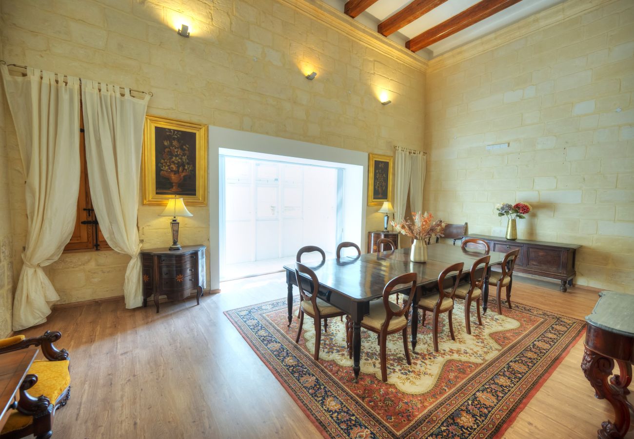 Casa adosada en Valletta - Magestic palazzo, jacuzzi on roof terrace GOVAL-3