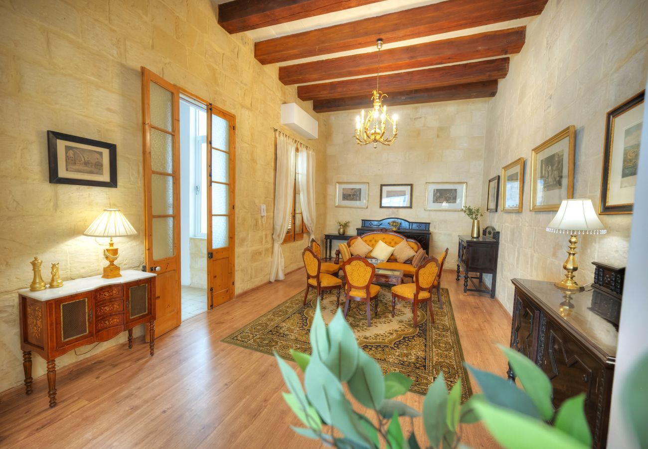 Casa adosada en Valletta - Magestic palazzo, jacuzzi on roof terrace GOVAL-3