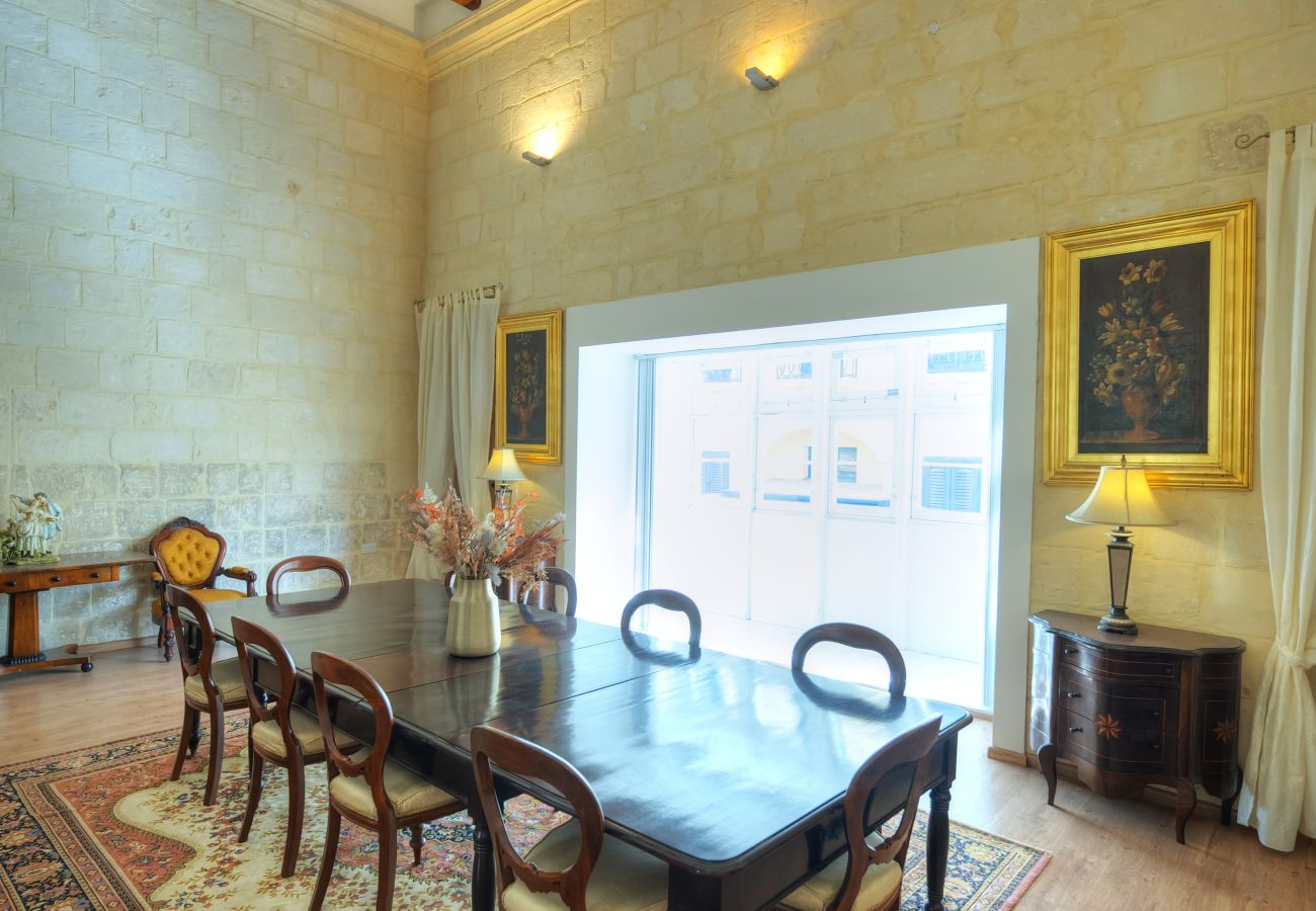 Casa adosada en Valletta - Magestic palazzo, jacuzzi on roof terrace GOVAL-3