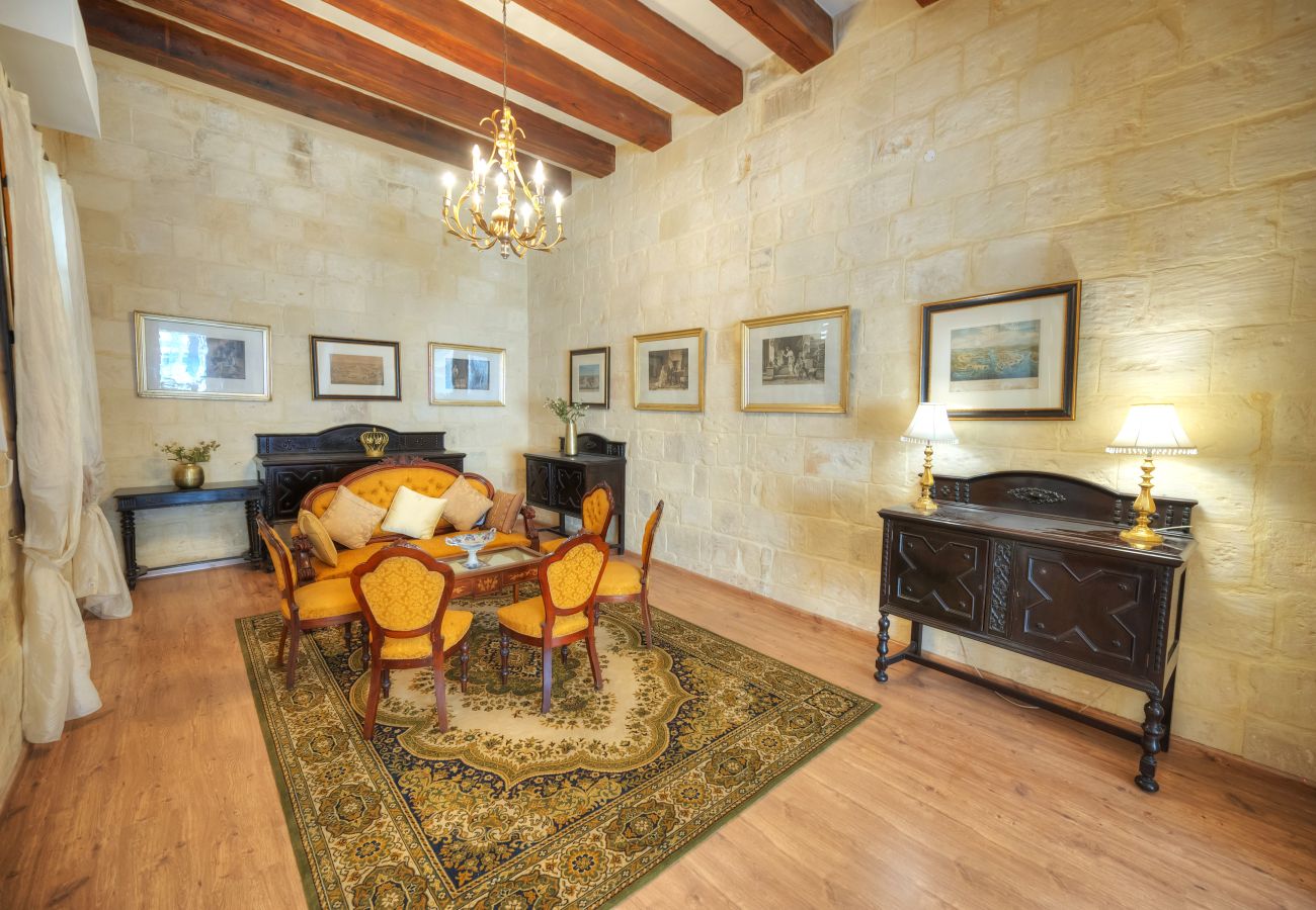 Casa adosada en Valletta - Magestic palazzo, jacuzzi on roof terrace GOVAL-3