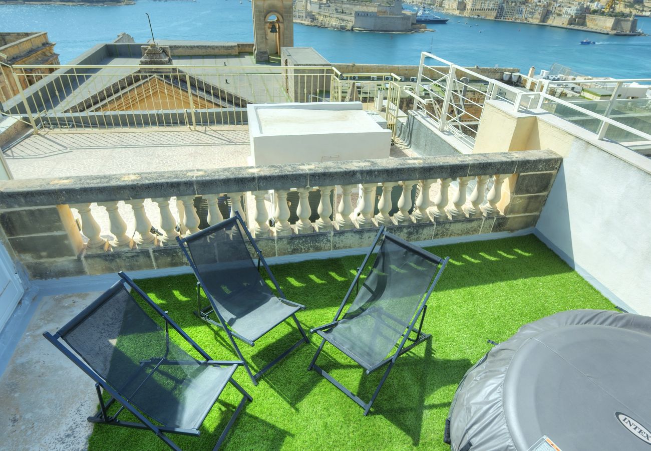 Casa adosada en Valletta - Magestic palazzo, jacuzzi on roof terrace GOVAL-3